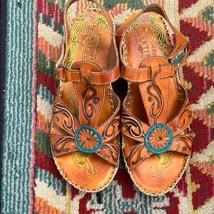 L’artiste Leather Sandals - Brown and Blue